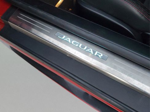 Used 2016 Jaguar F-TYPE R image 14
