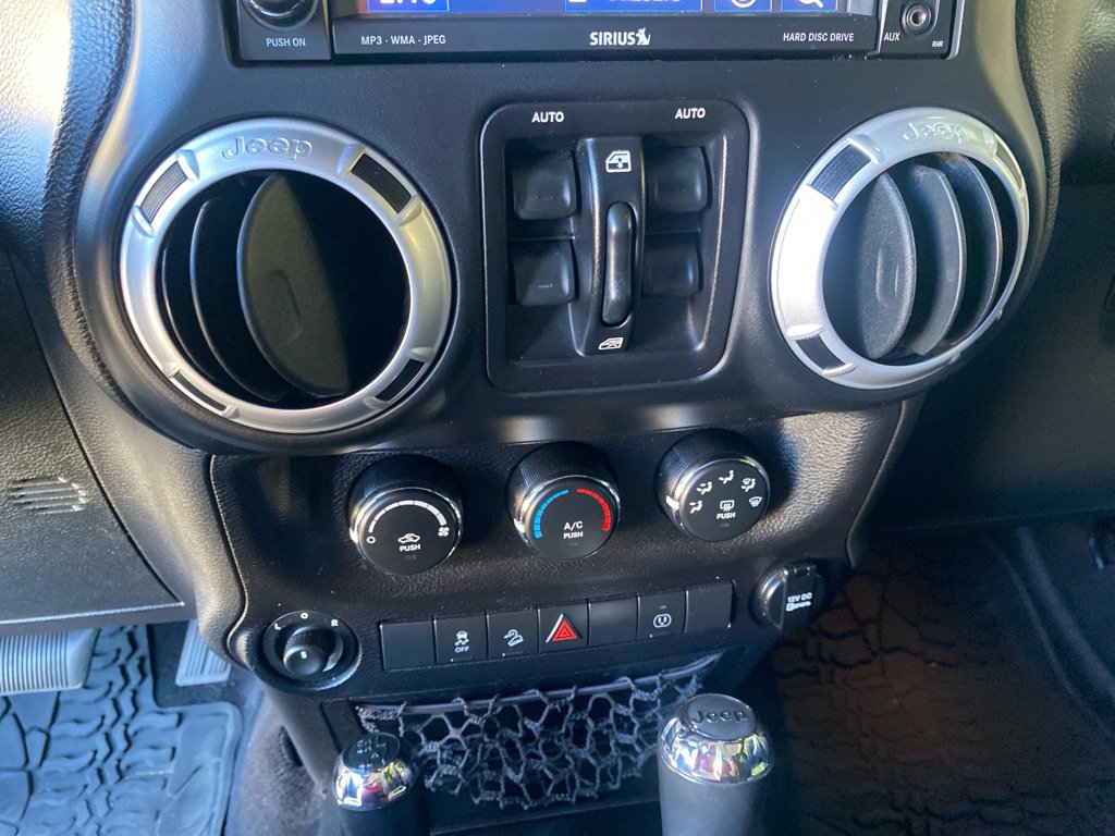 Used 2014 Jeep Wrangler Unlimited Sahara w/ Dual Top Group AWD/4WD image 15