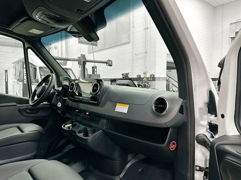 Used 2026 Mercedes-Benz Sprinter 2500 image 28