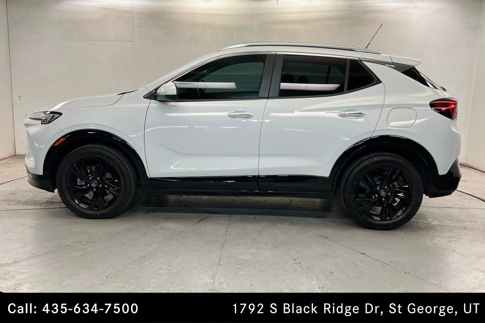 Used 2024 Buick Encore GX Sport Touring w/ Comfort Package AWD/4WD image 2