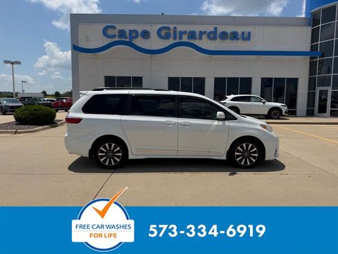 Used 2019 Toyota Sienna XLE w/ XLE Navigation Package AWD/4WD image 1
