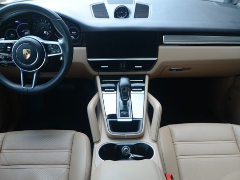 Used 2023 Porsche Cayenne Platinum Edition AWD/4WD image 17