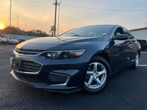 Used 2018 Chevrolet Malibu LS w/ LPO, Convenience Package 1 FWD image 4