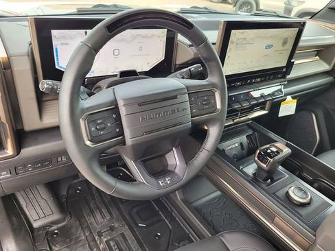 Certified 2025 GMC Hummer EV 2X AWD/4WD image 9