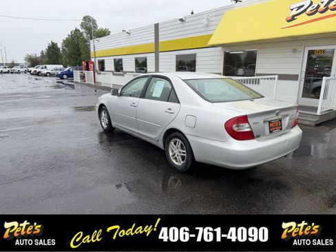 Used 2002 Toyota Camry SE FWD image 2
