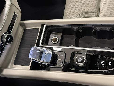 New 2026 Volvo XC60 B5 Ultra w/ Protection Package Premier AWD/4WD image 19