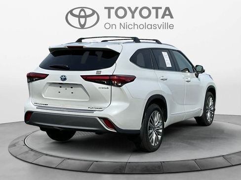 Used 2023 Toyota Highlander Platinum image 6