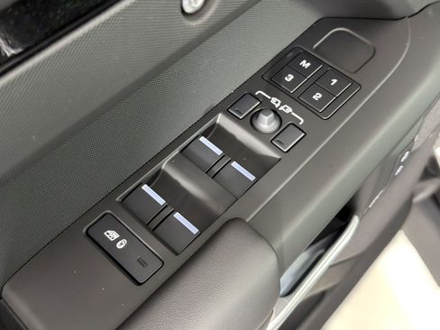 Used 2026 Land Rover Defender 110 S image 22