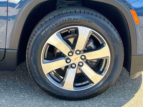 Certified 2023 Chevrolet Traverse LT w/ LT Premium Package AWD/4WD image 10