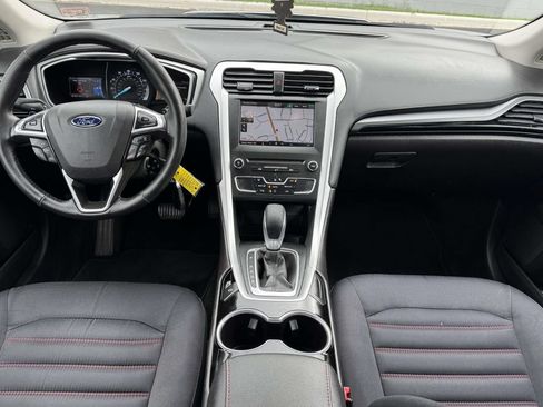 Used 2016 Ford Fusion SE FWD image 2