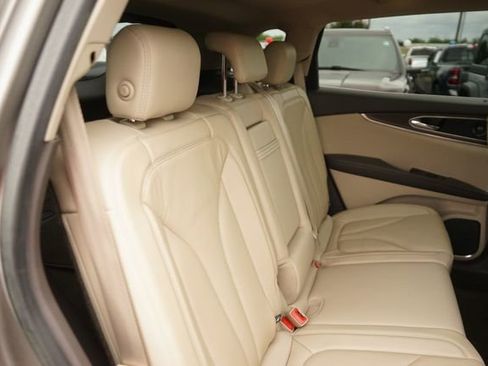 Used 2016 Lincoln MKX Reserve w/ Technology Package FWD image 17
