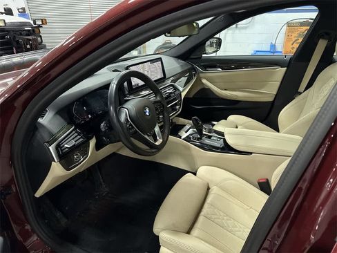 Used 2023 BMW 530i xDrive w/ Premium Package image 30