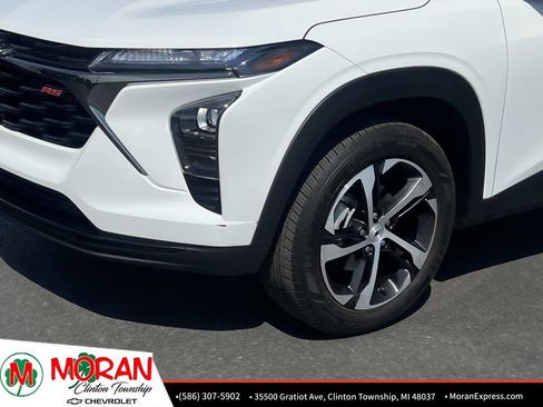 Used 2025 Chevrolet Trax RS w/ Driver Confidence Package FWD image 9