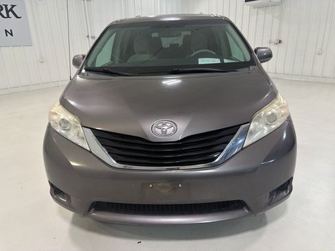 Used 2012 Toyota Sienna LE FWD image 8