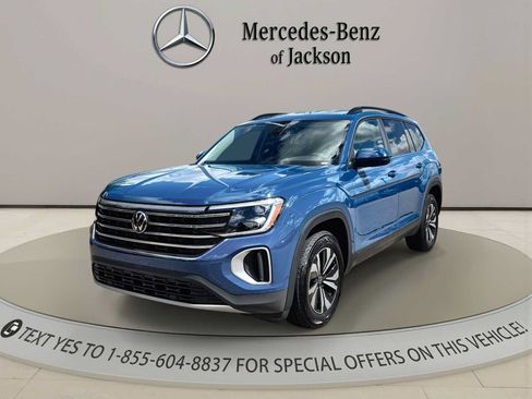 Used 2025 Volkswagen Atlas SE AWD/4WD image 1