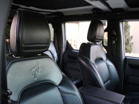 Used 2025 Ford Bronco Badlands image 8