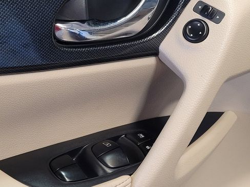 Used 2015 Nissan Rogue SL FWD image 27