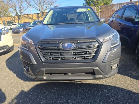 Used 2023 Subaru Forester Premium image 3