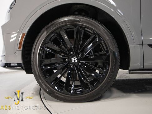 Used 2023 Bentley Bentayga Speed image 74