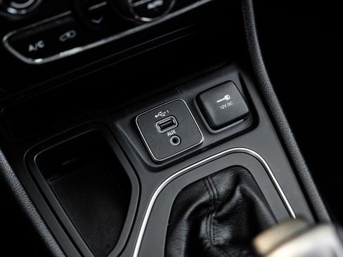 Used 2021 Jeep Cherokee Latitude Lux w/ Comfort/Convenience Group image 37