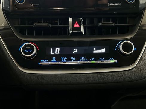 Used 2021 Toyota Corolla LE FWD image 11