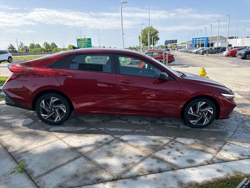 New 2025 Hyundai Elantra SEL FWD image 6