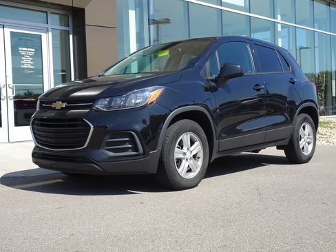 Used 2021 Chevrolet Trax LS w/ Tint and Cruise Package AWD/4WD image 1
