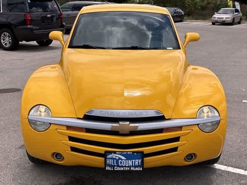 Used 2003 Chevrolet SSR w/ Preferred Equipment Group RWD image 9
