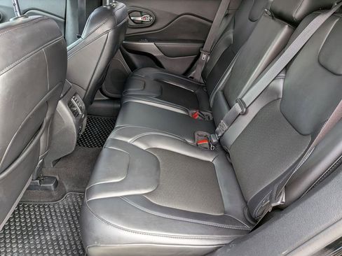 Used 2020 Jeep Cherokee Latitude Plus w/ Cold Weather Group FWD image 26