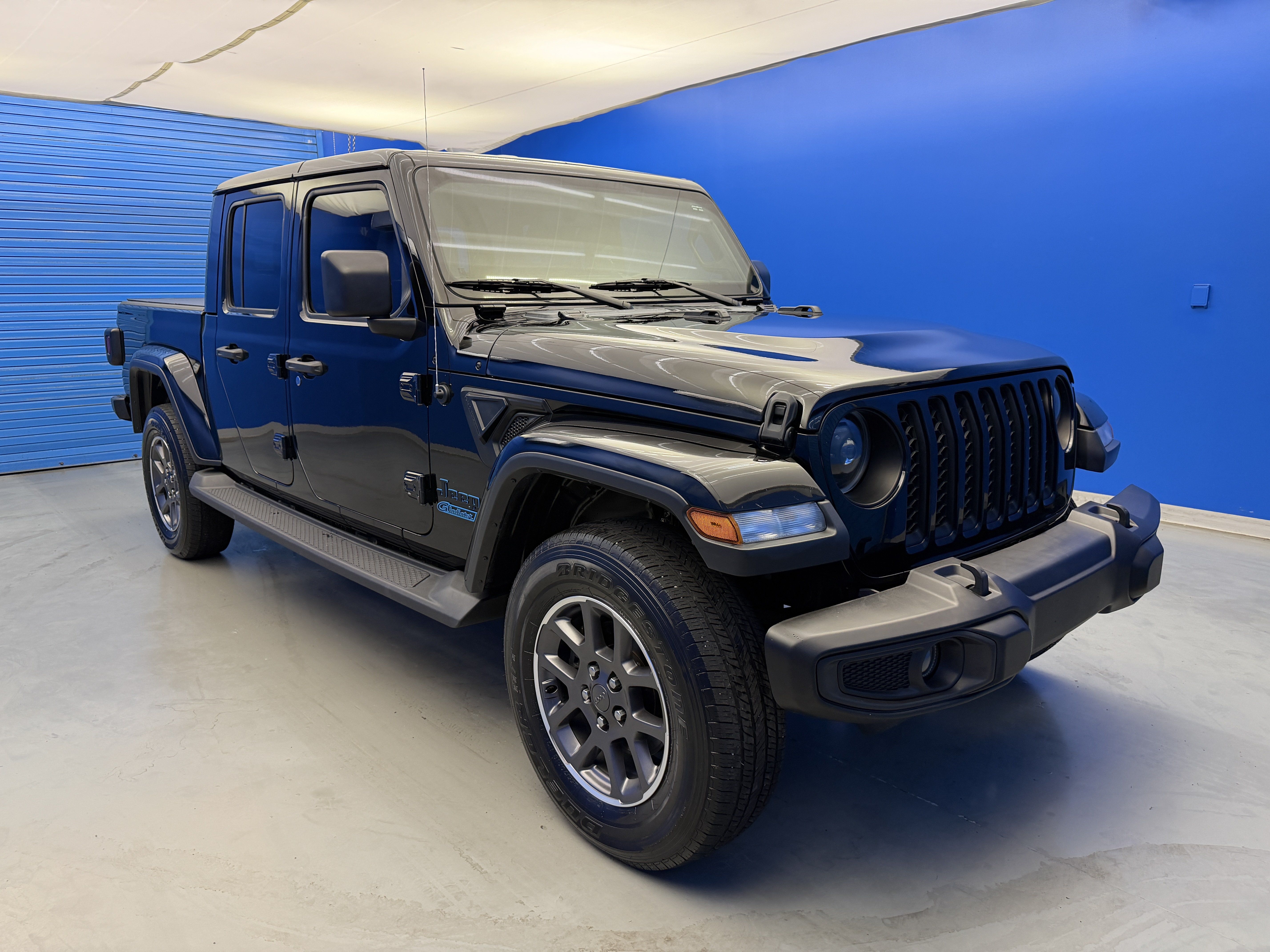 Used 2020 Jeep Gladiator Overland AWD/4WD image 2