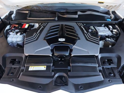 Used 2019 Lamborghini Urus image 10