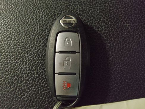 Used 2019 Nissan Titan SV w/ SV Convenience Package image 32