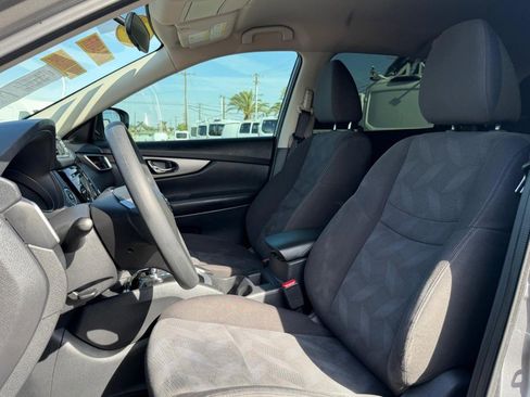 Used 2016 Nissan Rogue SV image 18