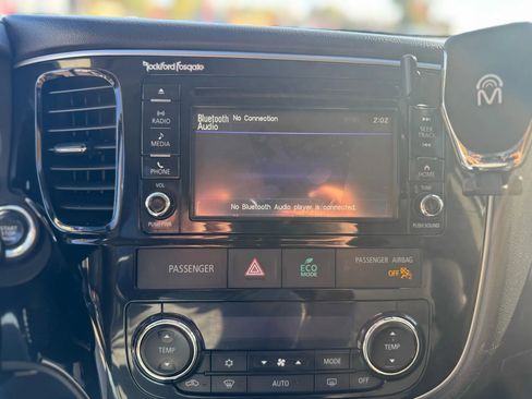 Used 2016 Mitsubishi Outlander GT image 11