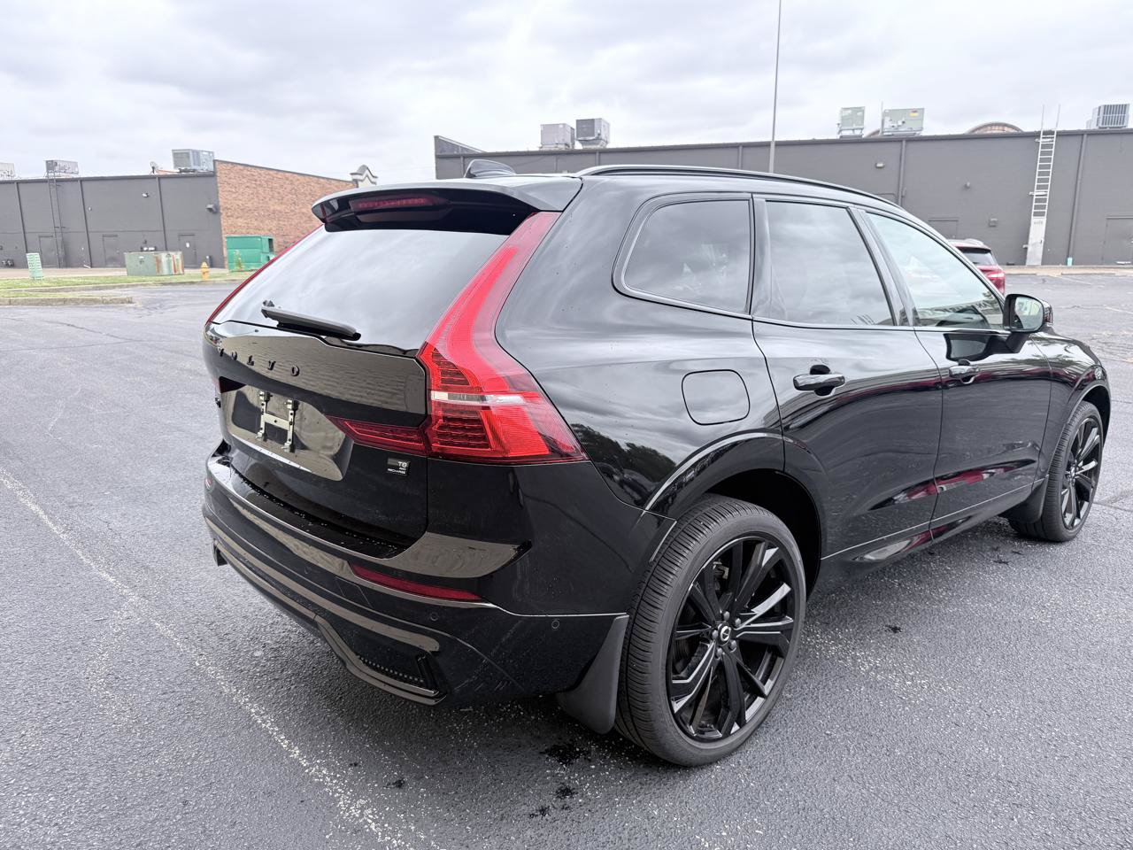 Used 2024 Volvo XC60 T8 Ultimate AWD/4WD image 4