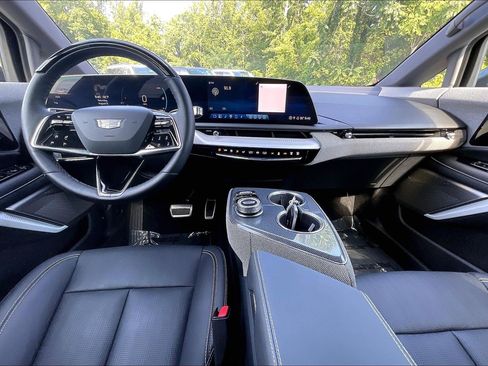 Used 2025 Cadillac Optiq Sport 2 w/ LPO, Floor Liner Package AWD/4WD image 14