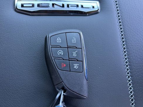 New 2026 GMC Yukon Denali w/ Sun & Power Step Package image 34