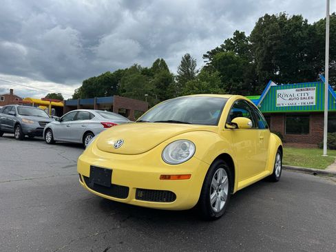 Used 2007 Volkswagen Beetle Coupe w/ Package 1 FWD image 1