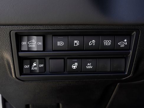 New 2026 Toyota Tundra Platinum w/ Tow Tech Package AWD/4WD image 18