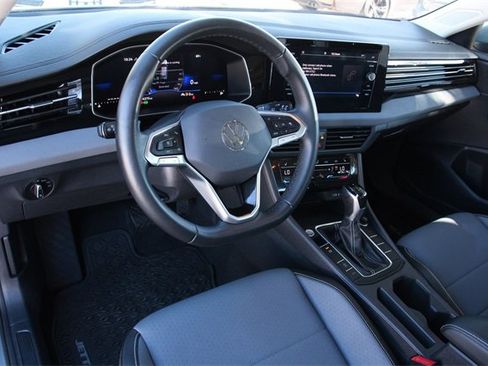 Certified 2025 Volkswagen Jetta SE image 9