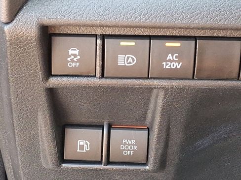 Certified 2023 Toyota Sienna XSE image 27