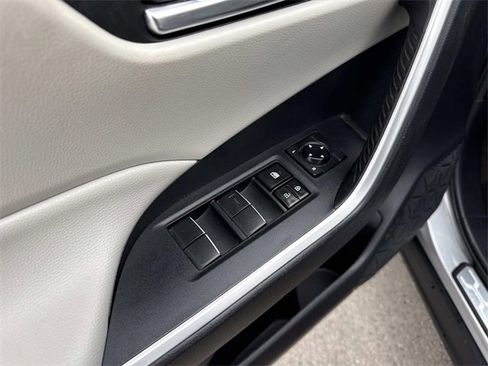 Used 2021 Toyota RAV4 XLE Premium image 14