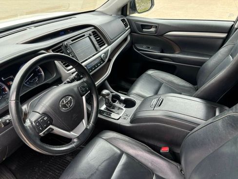 Used 2018 Toyota Highlander XLE image 10