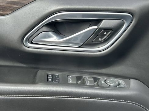 Used 2021 Chevrolet Suburban LT RWD image 24