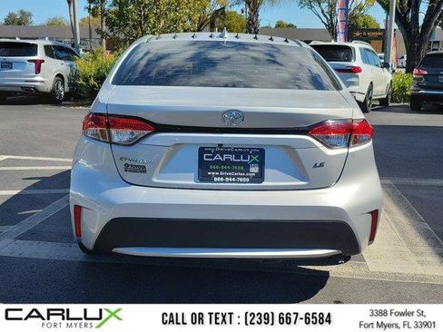 Used 2021 Toyota Corolla LE image 5