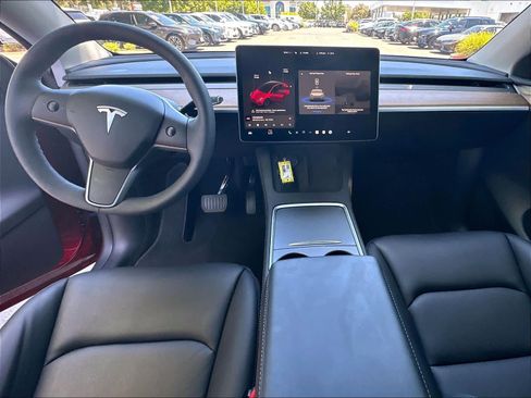 Used 2024 Tesla Model Y 2WD image 10