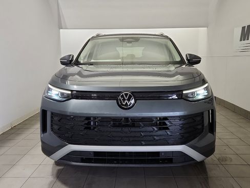 New 2025 Volkswagen Tiguan SE image 3