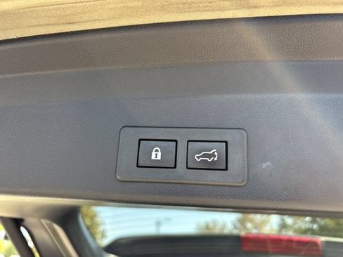 Used 2024 Subaru Ascent Limited w/ Technology Package AWD/4WD image 9