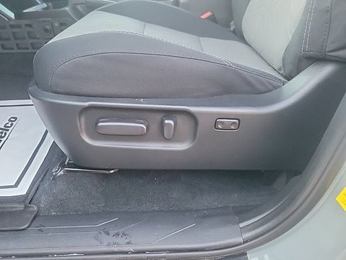 Used 2022 Toyota Tacoma TRD Off-Road image 22