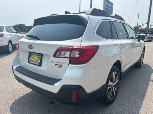 Used 2018 Subaru Outback 2.5i Limited AWD/4WD image 5
